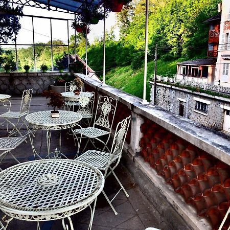 Bed and Breakfast Le Petit Manoir Эво-ле-Бен Экстерьер фото